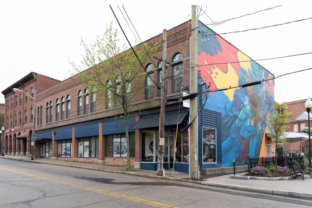 Primary Photo - 1 Central St