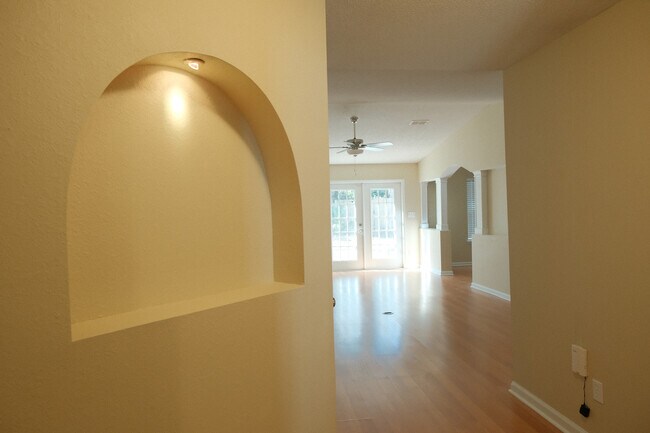 Building Photo - 1300 Fern Hill Ct