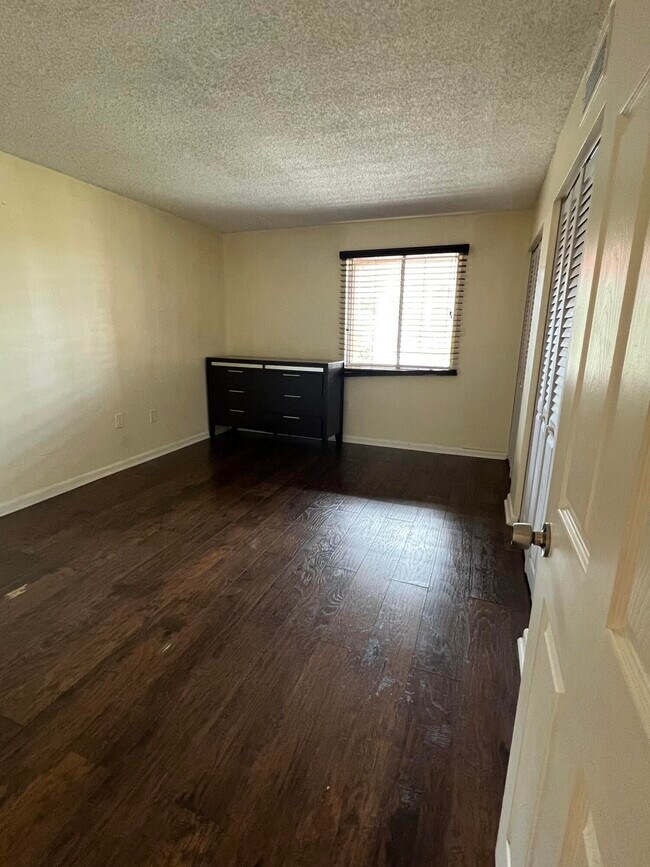 Building Photo - 6094 Forest Hill Blvd