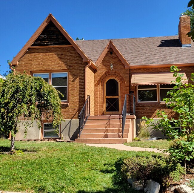Building Photo - 458 B St