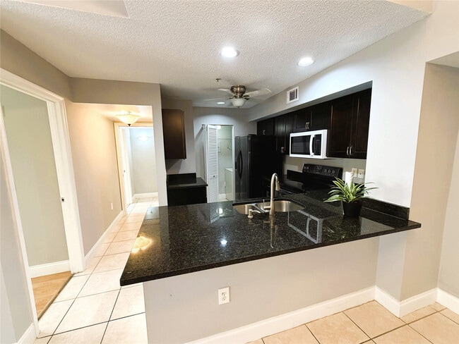 Foto del edificio - 4820 N State Rd 7