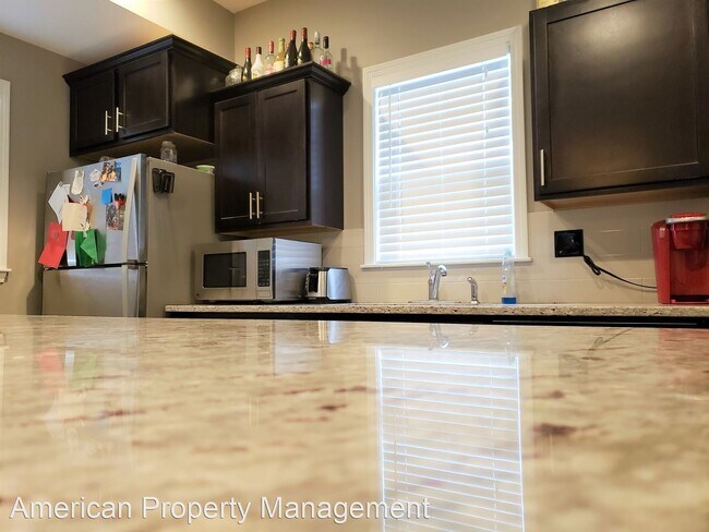 Foto del edificio - 4 br, 4.5 bath House - 910 Osage St. B