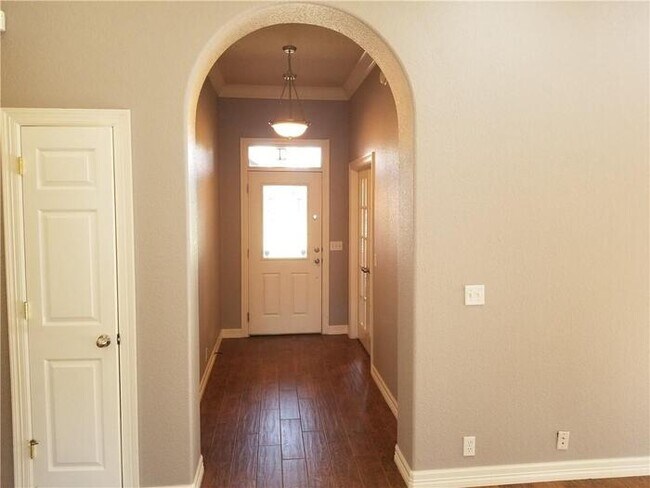 Building Photo - 884 Palisades Ave