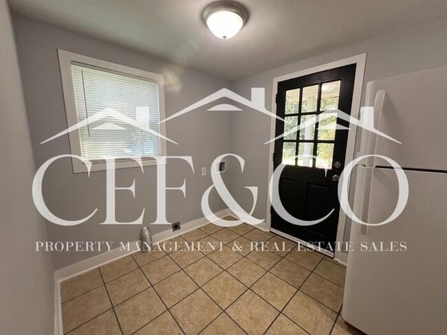 Building Photo - Cozy 2 bedroom 1 bathroom home now available in Moore