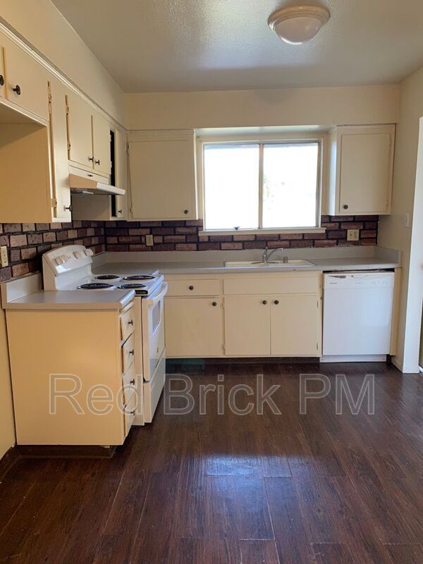 Foto del edificio - 3326 Carson Ct