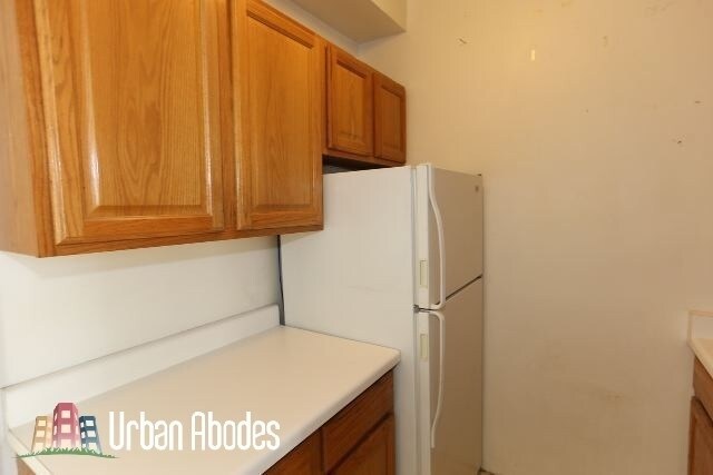 Foto del edificio - 717 W Belmont Ave