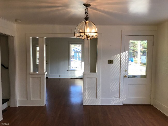 Foto del edificio - 571 Bellows Ave