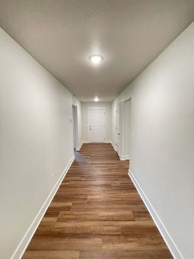 Foto del edificio - Brand New Construction 4 bedroom 2 bath