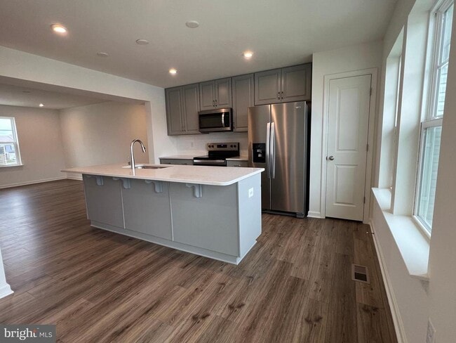 Building Photo - 211 Clifton Mnr