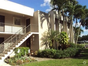 Building Photo - 8530 Old Country Manor