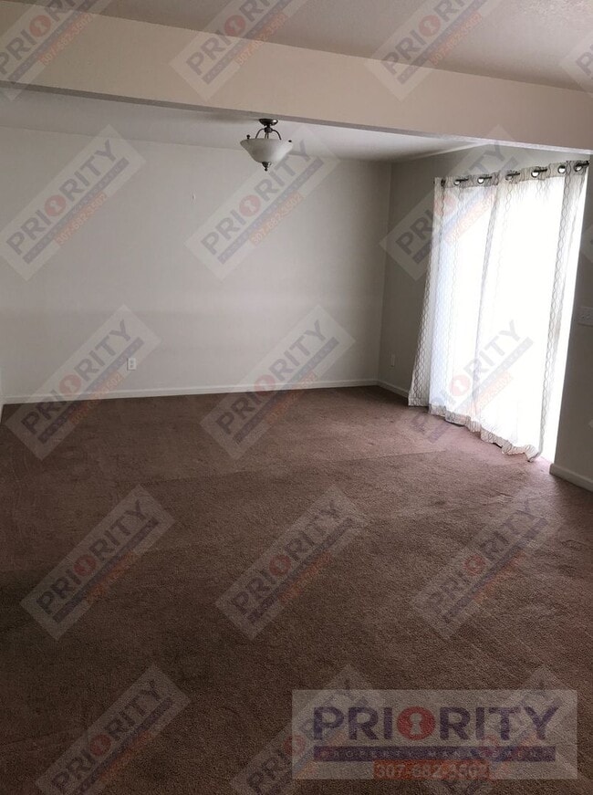 Building Photo - 3/2.5 Townhome