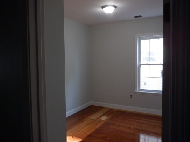 Building Photo - 1125 Hyde Park