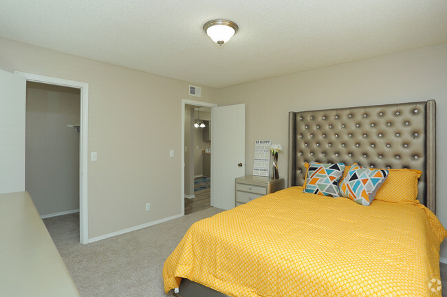 1BR - Bedroom - Echo Trail