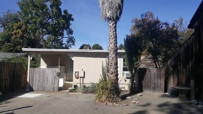 Foto del edificio - 663 Rose Ave