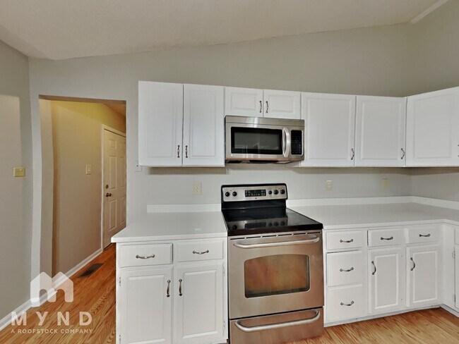 Building Photo - 8033 Clayburn Ct
