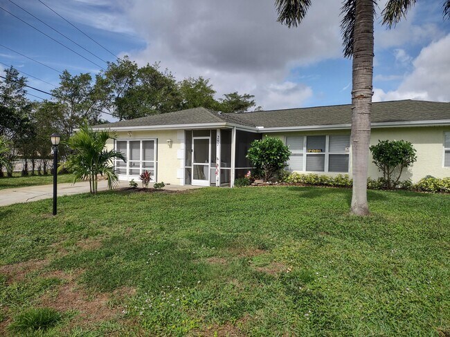 Foto del edificio - 297 SW Glenwood Dr