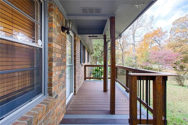 Foto del edificio - 4979 Paris Ave