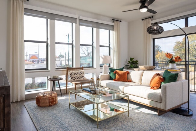 Building Photo - Move-in Special: $0 Fees + $1000 Off!