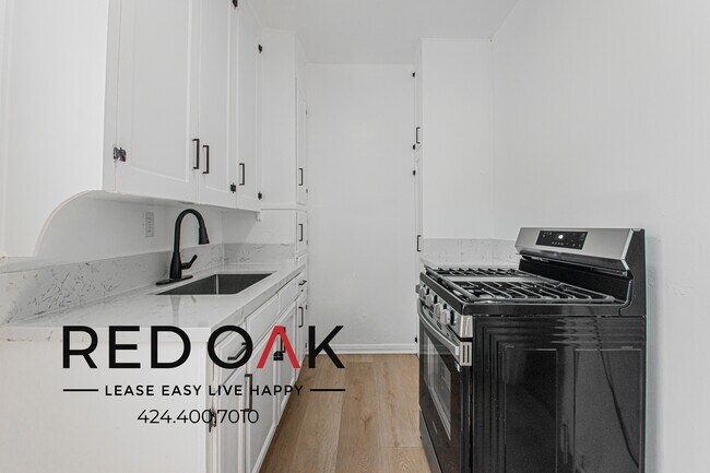Foto del edificio - 704 W 54th St