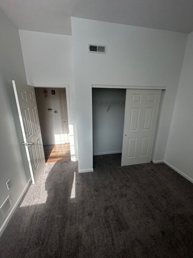 Foto del edificio - 96 Liberty Pole Way