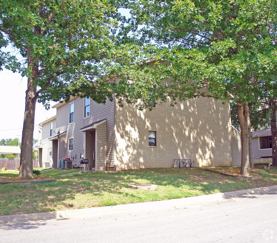 304 Fairway Cir, Springdale, AR 72764 Apartments in Springdale, AR
