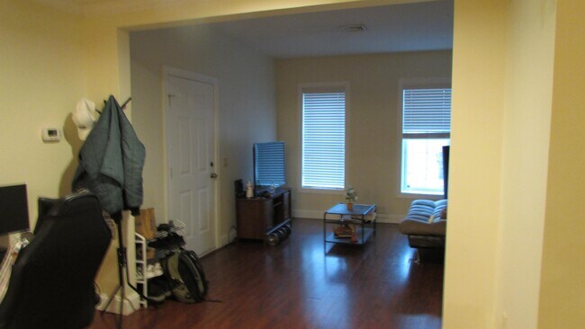 Building Photo - 66 E King St