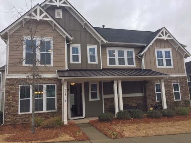 Beautiful home in desirable neighborhood o... - Beautiful home in desirable neighborhood o...