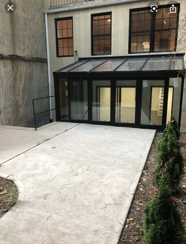 Fotografía del edificio - 322 E 79th St