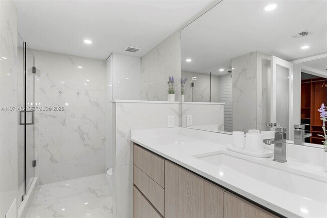 Foto del edificio - 1717 N Bayshore Dr