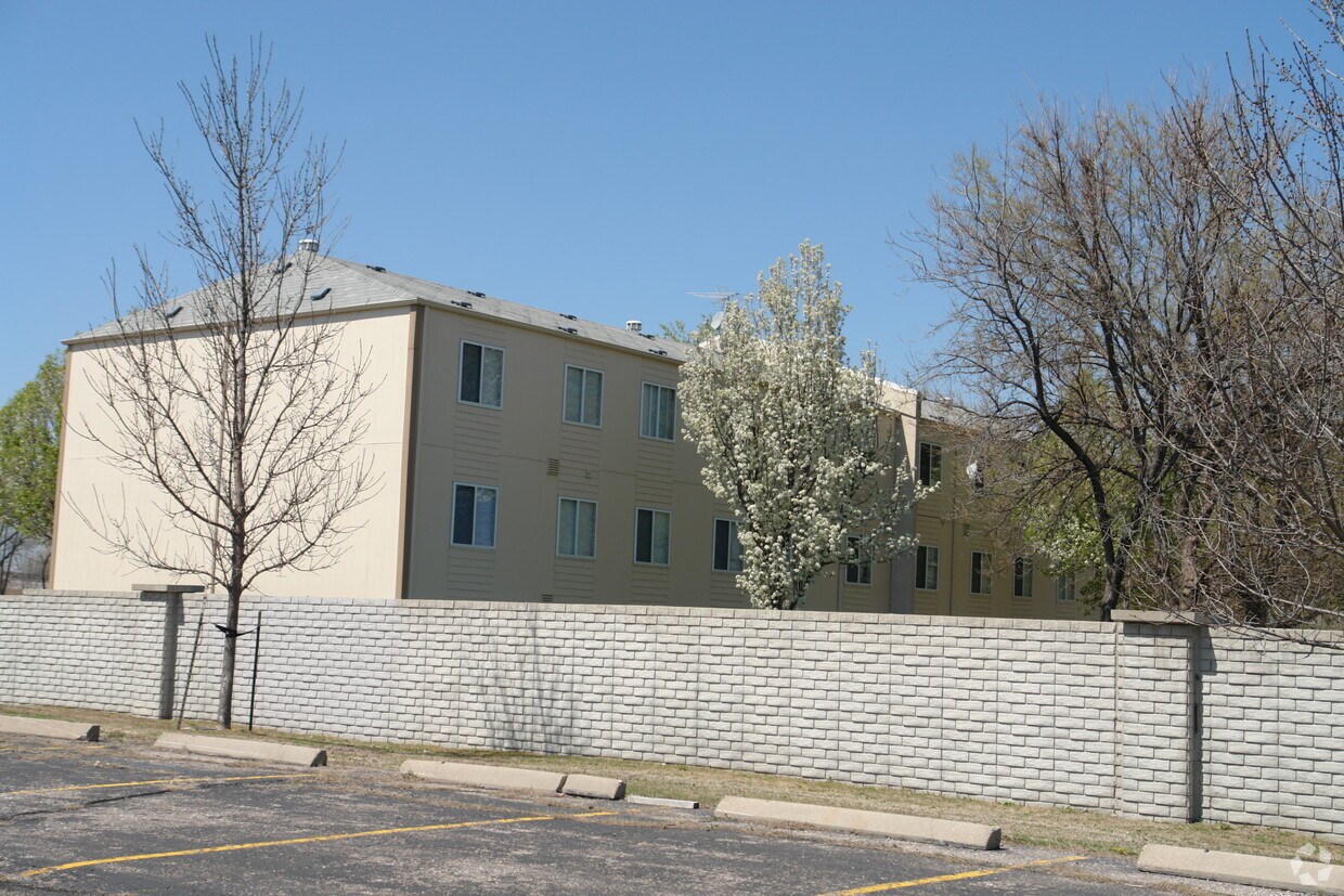 Central Park Village Apartments Wichita, KS