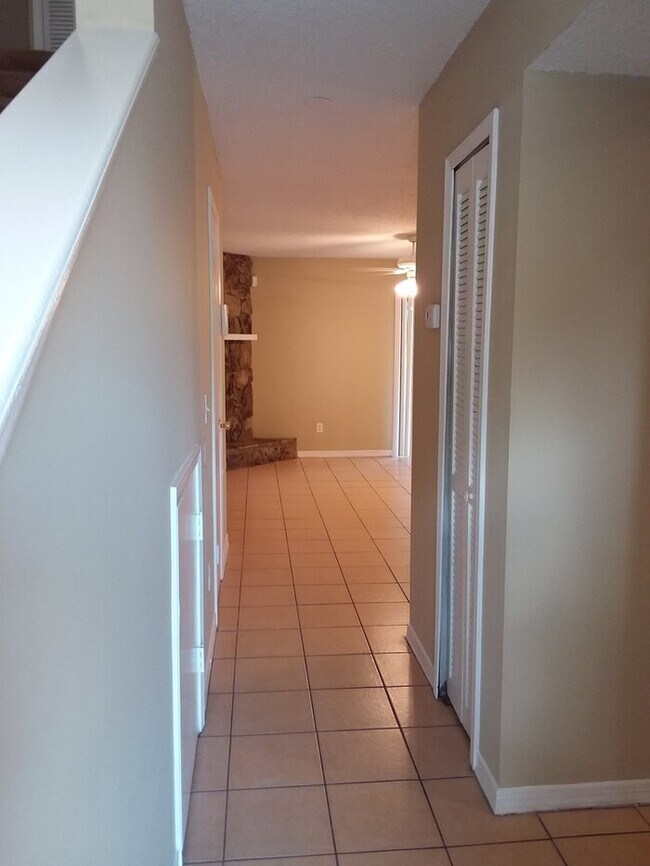 Foto del edificio - 2 bedroom 2 1/2 bath townhome in Arlington