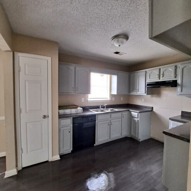 Foto del edificio - 10101 Stephenson Ln