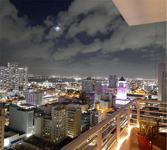 Foto del edificio - 133 NE 2nd Ave
