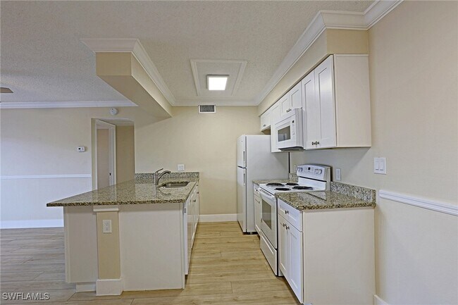 Building Photo - 5319 Summerlin Rd