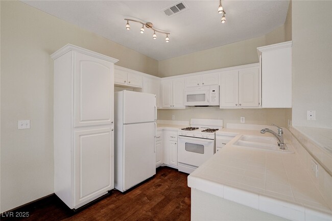 Building Photo - 251 S Green Valley Pkwy