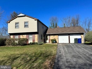 Building Photo - 69 Thornhill Ln