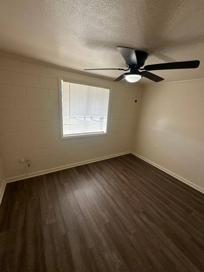 Foto del edificio - 4537 Saunders Dr