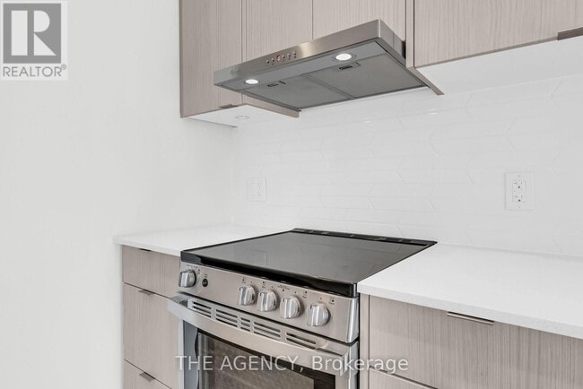 Photo du bâtiment - 4130 Parkside Village Dr