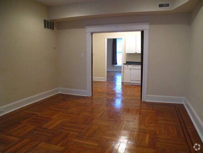 Building Photo - 205 W 29th St