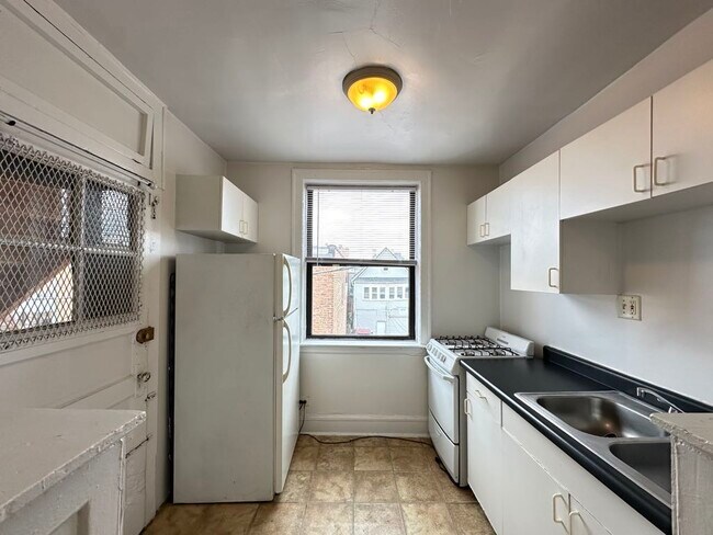 Foto del edificio - 2334.5 N Spaulding Ave