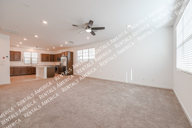 Building Photo - SPACIOUS 3BR/3.5BA IN HORIZON