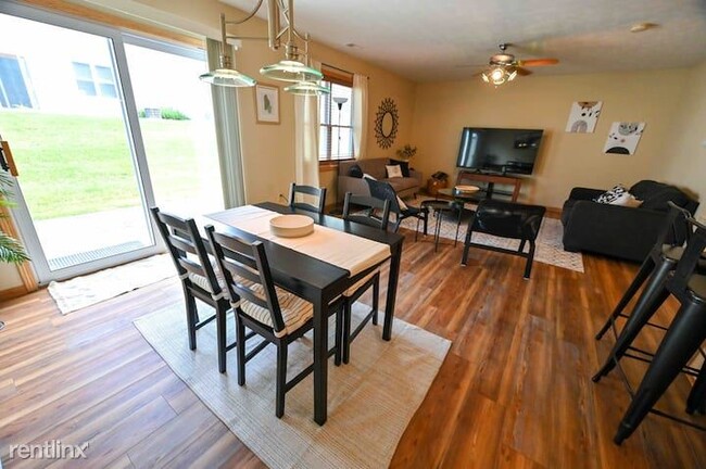 Foto del edificio - 3 br, 2.5 bath Townhome - 3530 McLaughlin ...