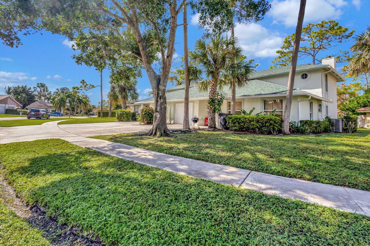 Foto principal - 1135 Staghorn St