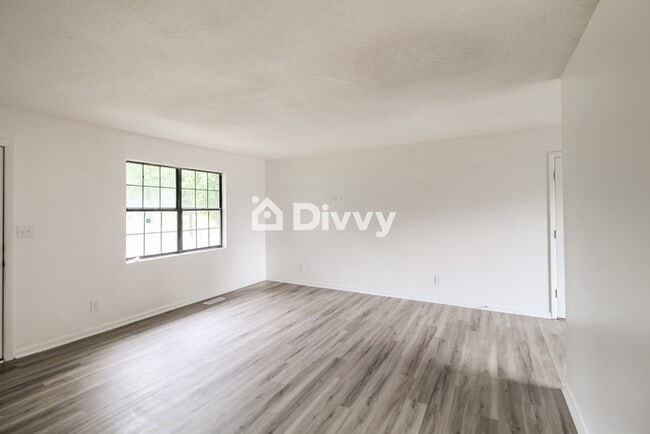 Building Photo - 417 Stanley St