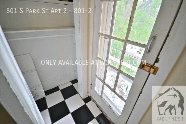 Building Photo - No Deposit Option! Stunning 1 Bed Downtown...