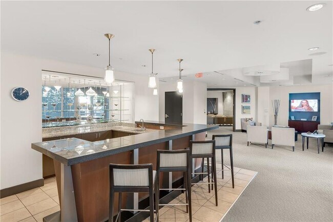 Foto del edificio - 400 W Peachtree St NW