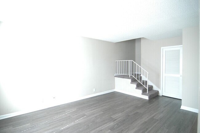 Foto del edificio - 2 Bedroom / 1.5 Bathroom Townhome in Madis...