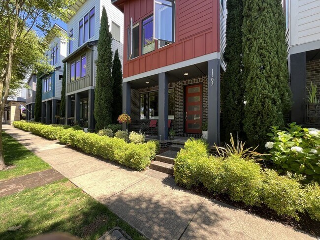 Building Photo - Spacious 2,511 Sq Ft Wilsonville Townhome with Vaulted Loft, Modern Kitchen & Attached Two-Car Ga...