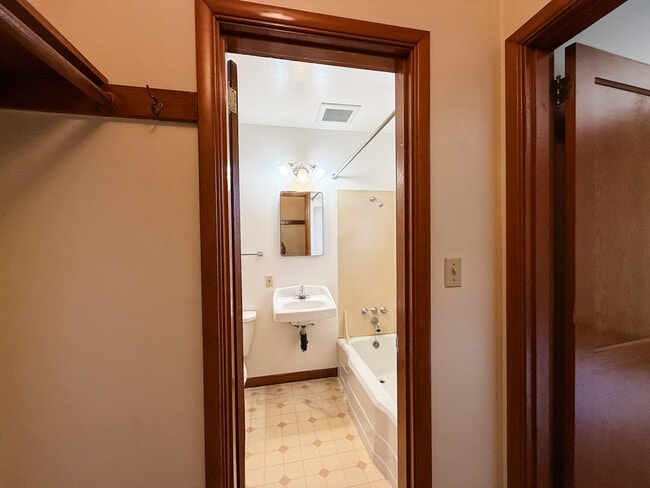Baño - Brentwood Apartments