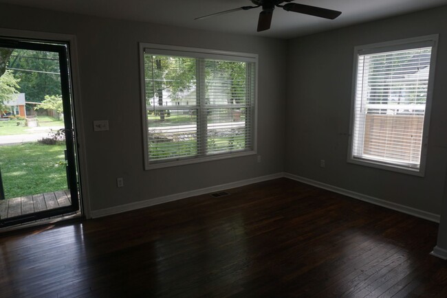 Building Photo - Cozy 2 Bed/1 Bath Single Family Home in Ea...